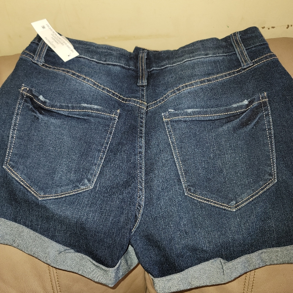 Shorts - Picture 2 of 2